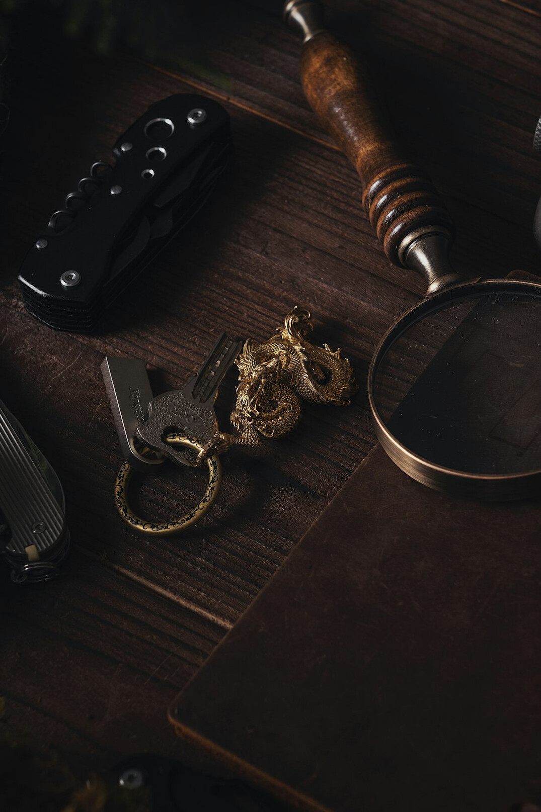 detective solving case